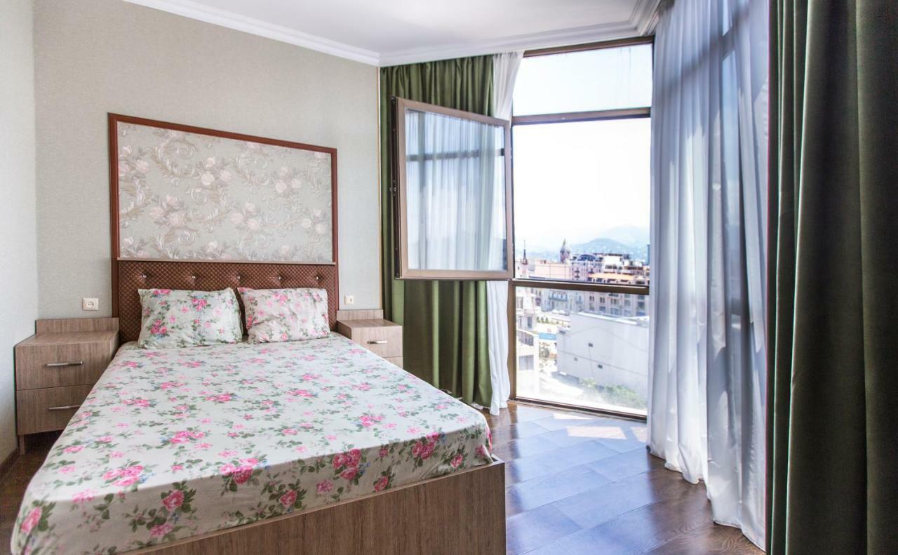 Apartament On Rustaveli บาทูมิ ภายนอก รูปภาพ