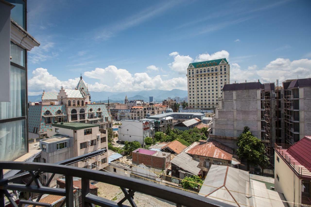 Apartament On Rustaveli บาทูมิ ภายนอก รูปภาพ