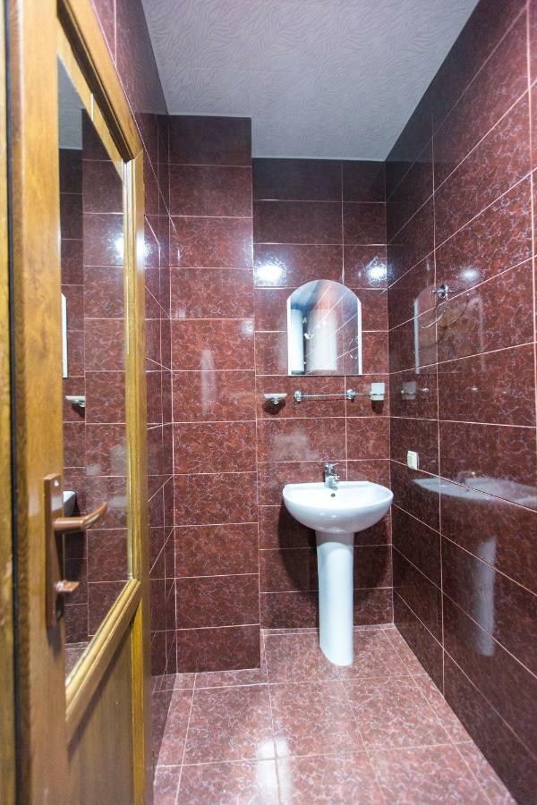 Apartament On Rustaveli บาทูมิ ภายนอก รูปภาพ